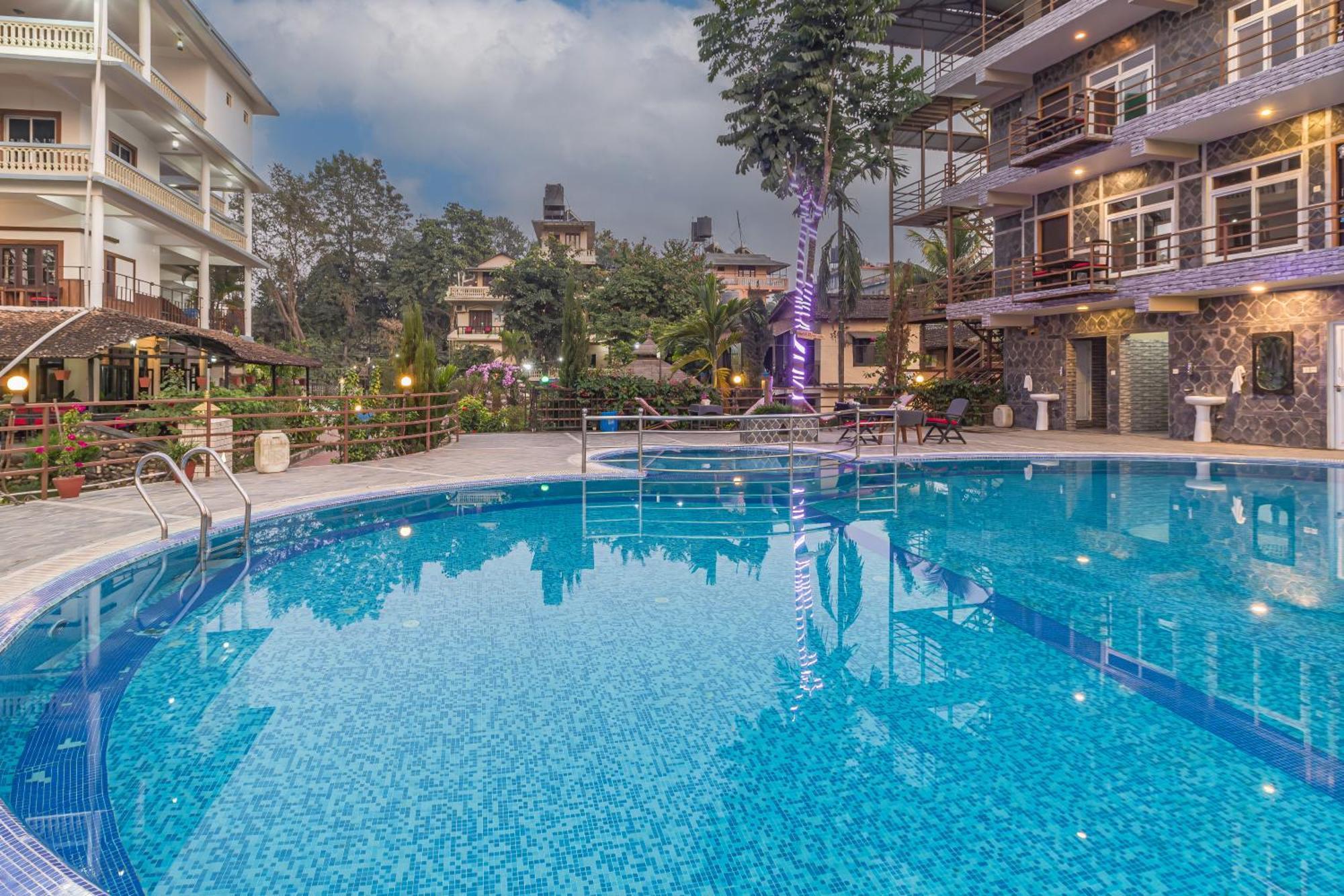 Hotel Riverside With Swimming Pool Sauraha Eksteriør bilde