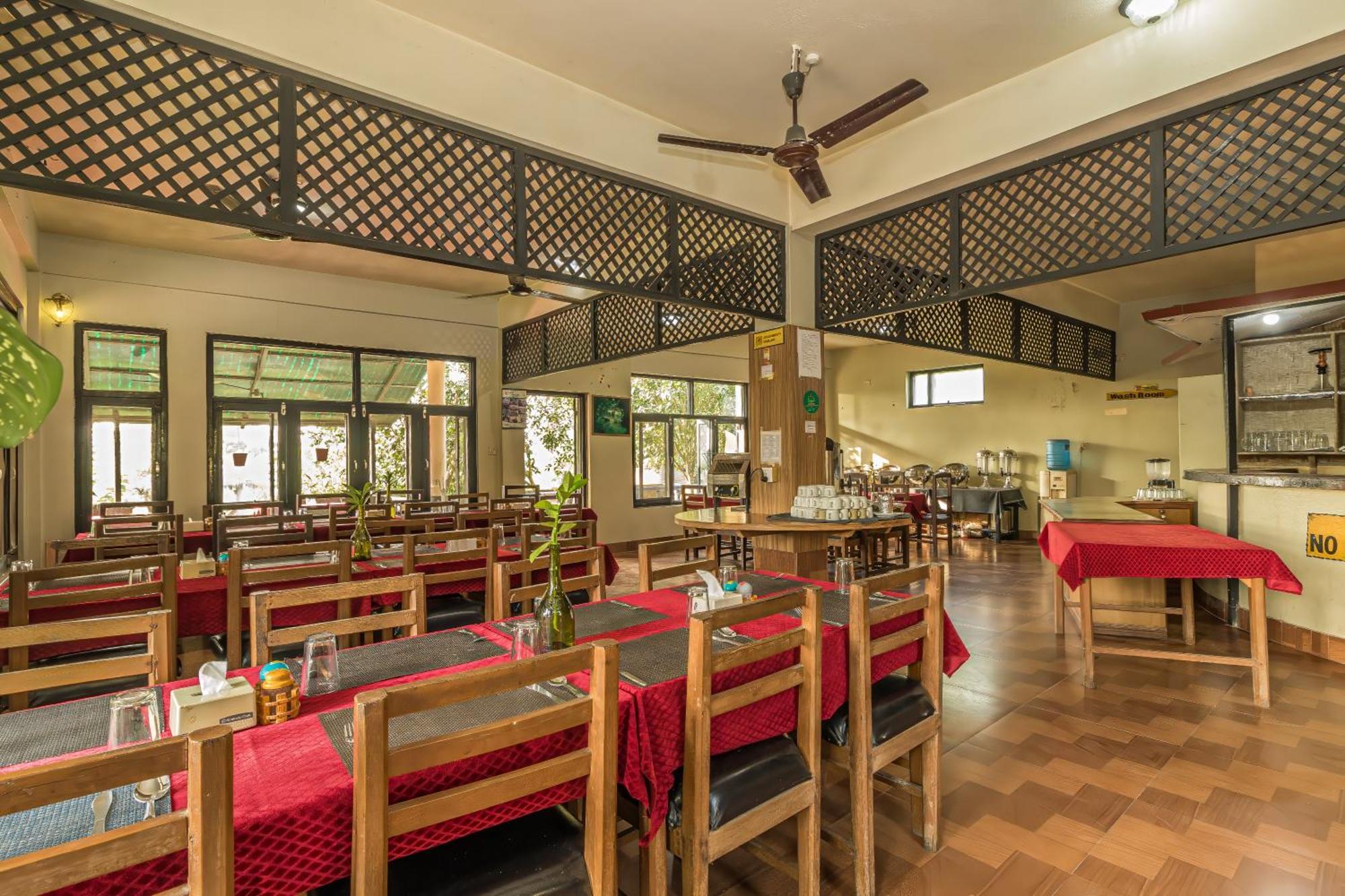 Hotel Riverside With Swimming Pool Sauraha Eksteriør bilde